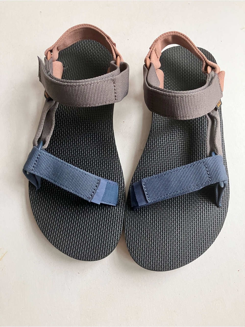 Teva men's universal sandals size 9 NEW